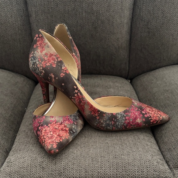 Jessica Simpson Pink and Gray Floral Heels - Picture 3 of 4
